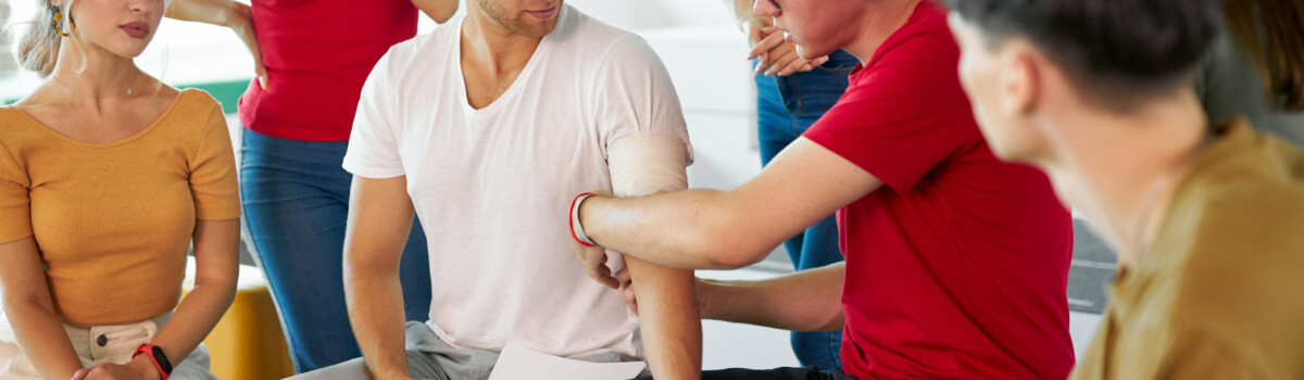 Teachers learning first aid in school