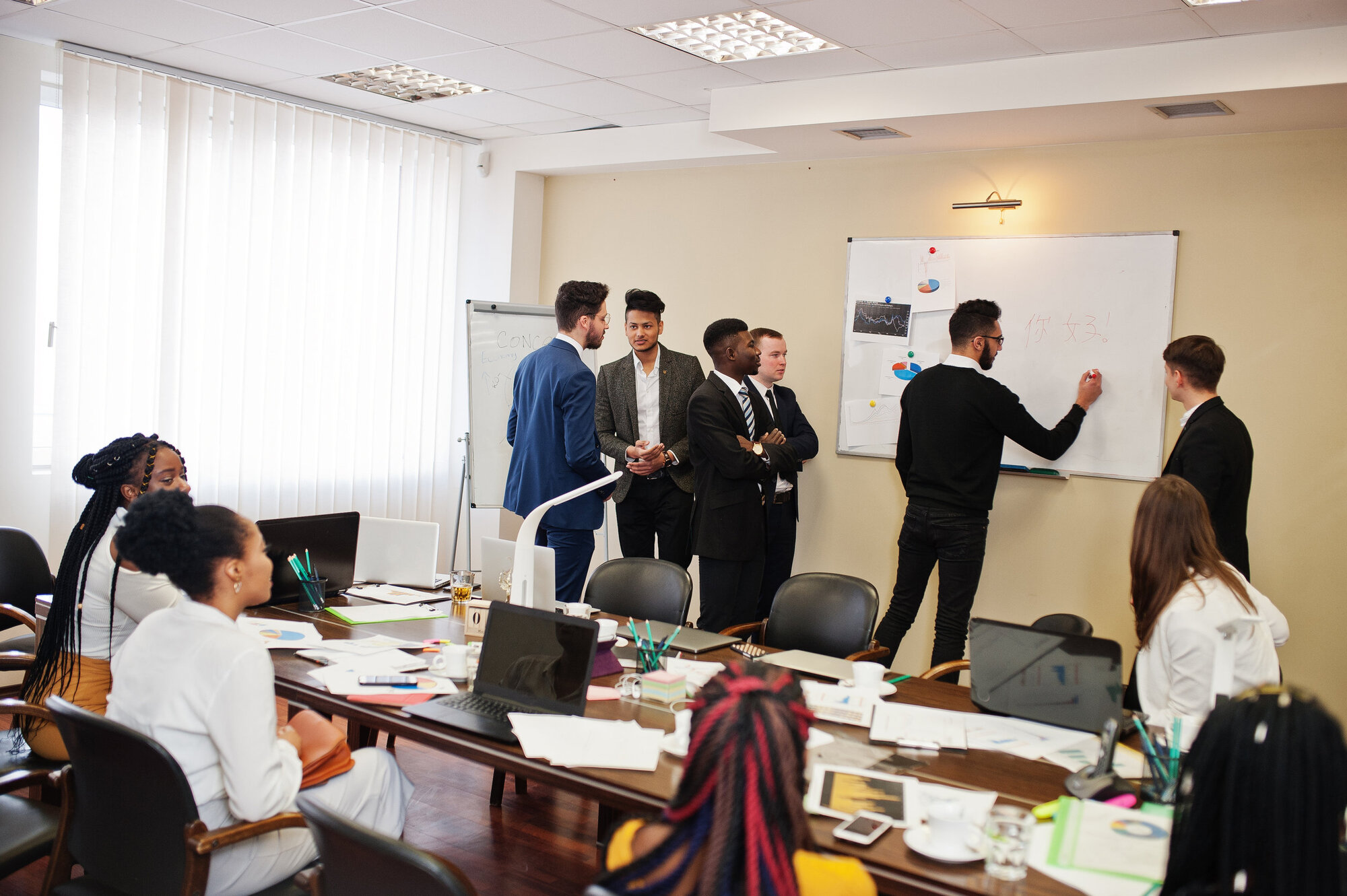 A business meeting to discuss organisational structures A business meeting to discuss organisational structures