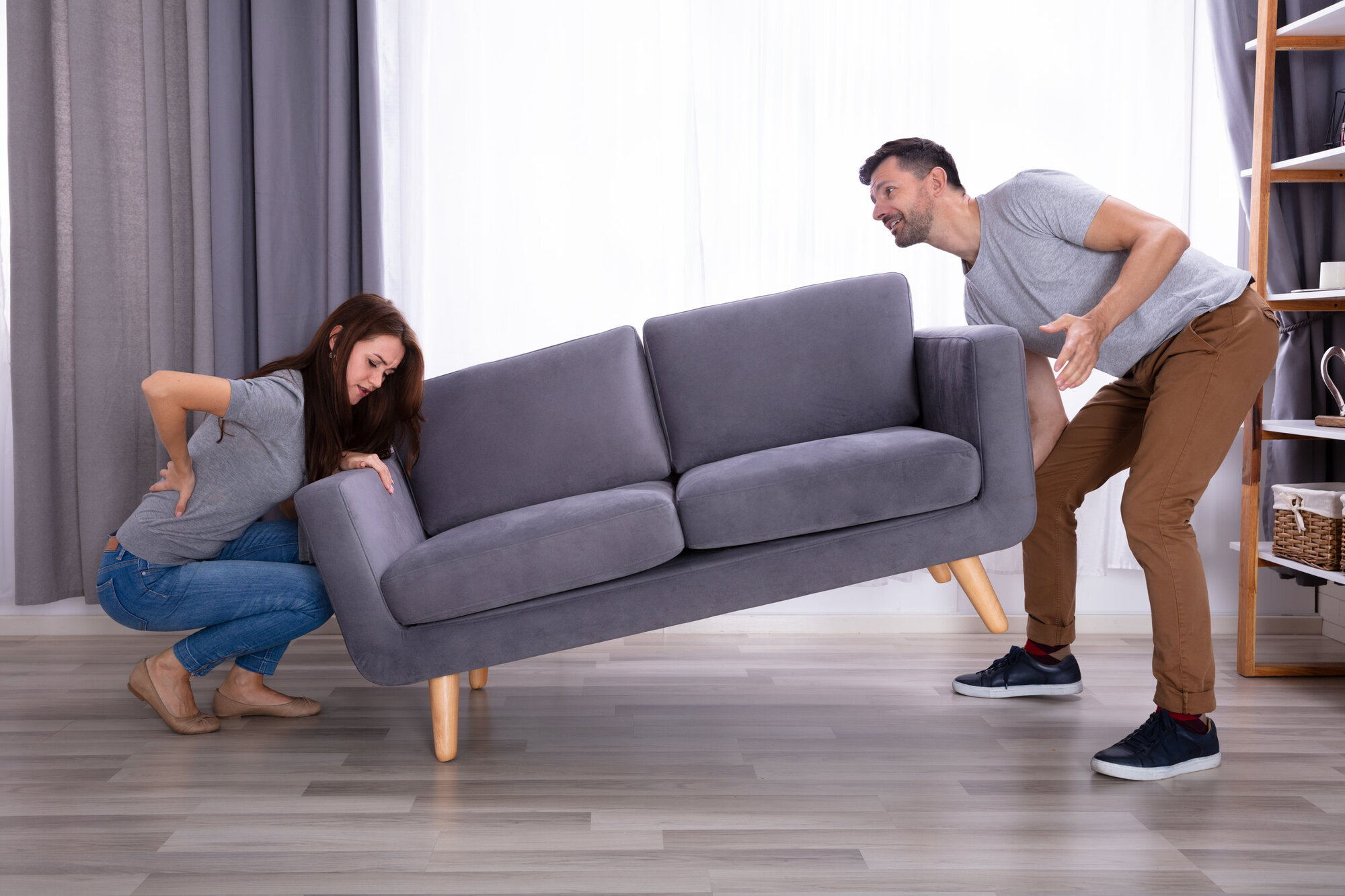 Lifting heavy furniture without planning Lifting heavy furniture without planning