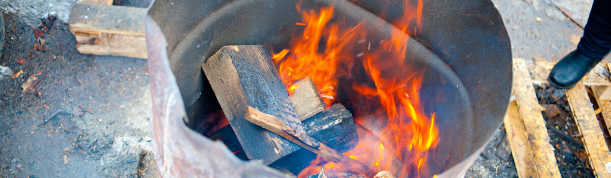 Burning Garden Waste, Using a fire bin to burn garden waste…