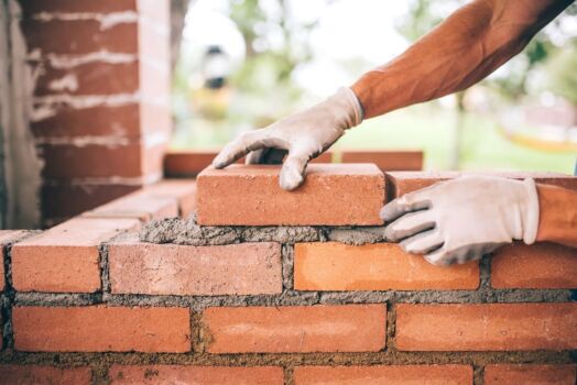 Brick Lay Risk Health and Safety Guide for Bricklayers | Risks, PPE, Training