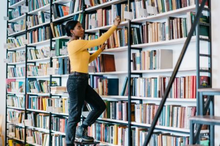 How to Become a Librarian | Hours, roles & qualifications