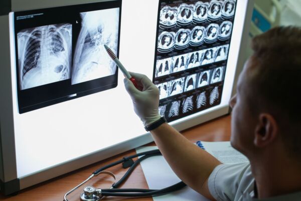 How to Become a Radiographer | Hours, qualifications & earnings