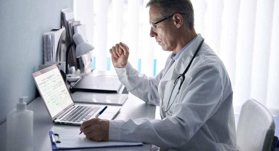 How to Become a Doctor | Hours, roles, qualifications & earnings