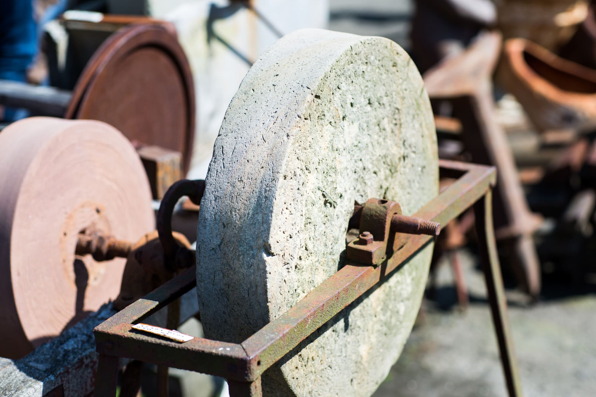 Traditional challenges with abrasive wheels Traditional challenges with abrasive wheels