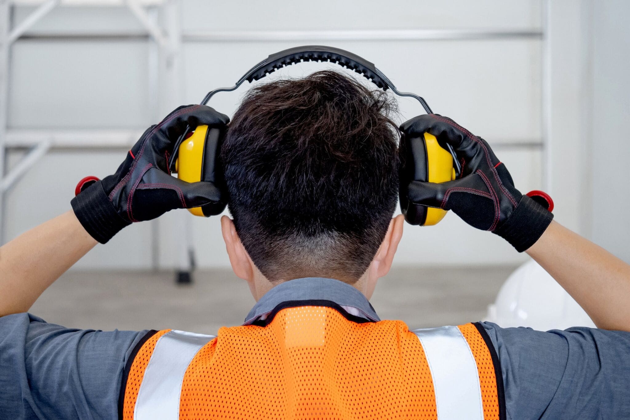 Noise safety: Employer responsibilities 4 Hearing protection