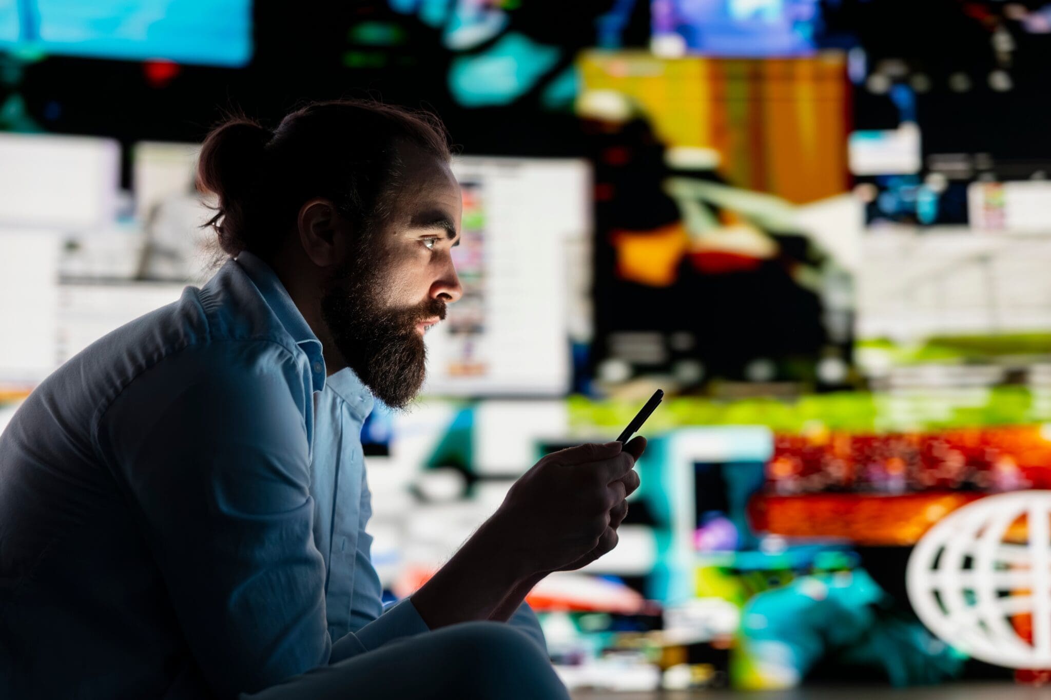 Spotting online radicalisation 2 Encrypted messaging apps