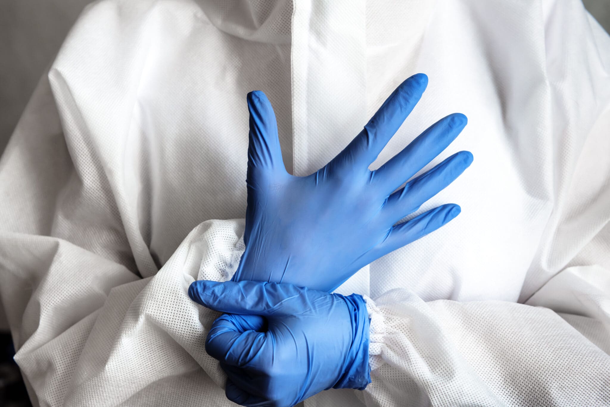 When to Use Gloves and Aprons